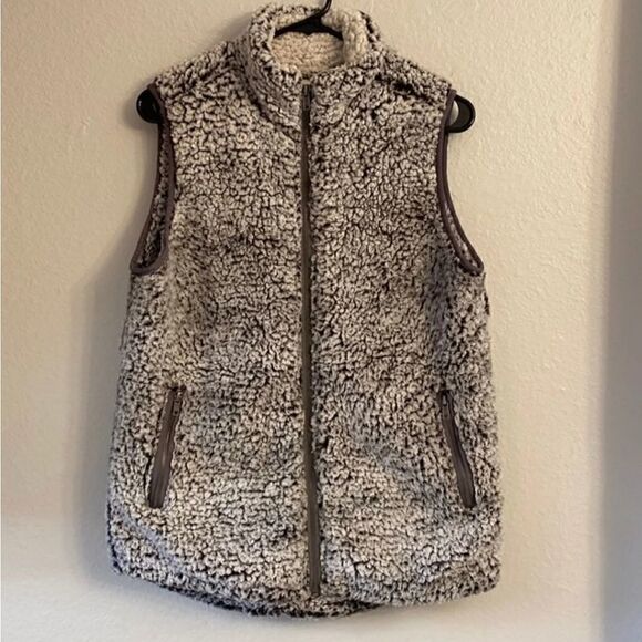 Thread & Supply Faux Sherpa Vest - Picture 2 of 11